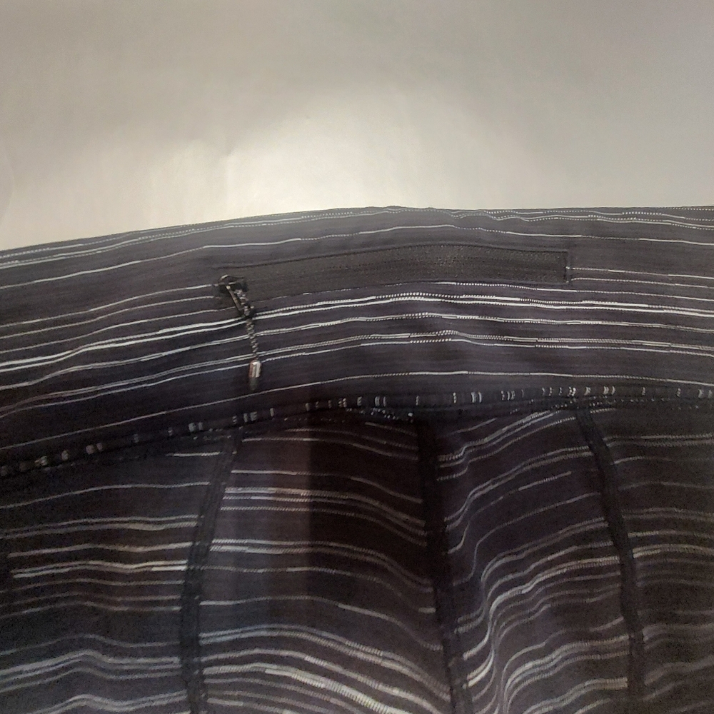 LULULEMON ATHLETIC/LEISURE LEGGING - Picture 3 of 11